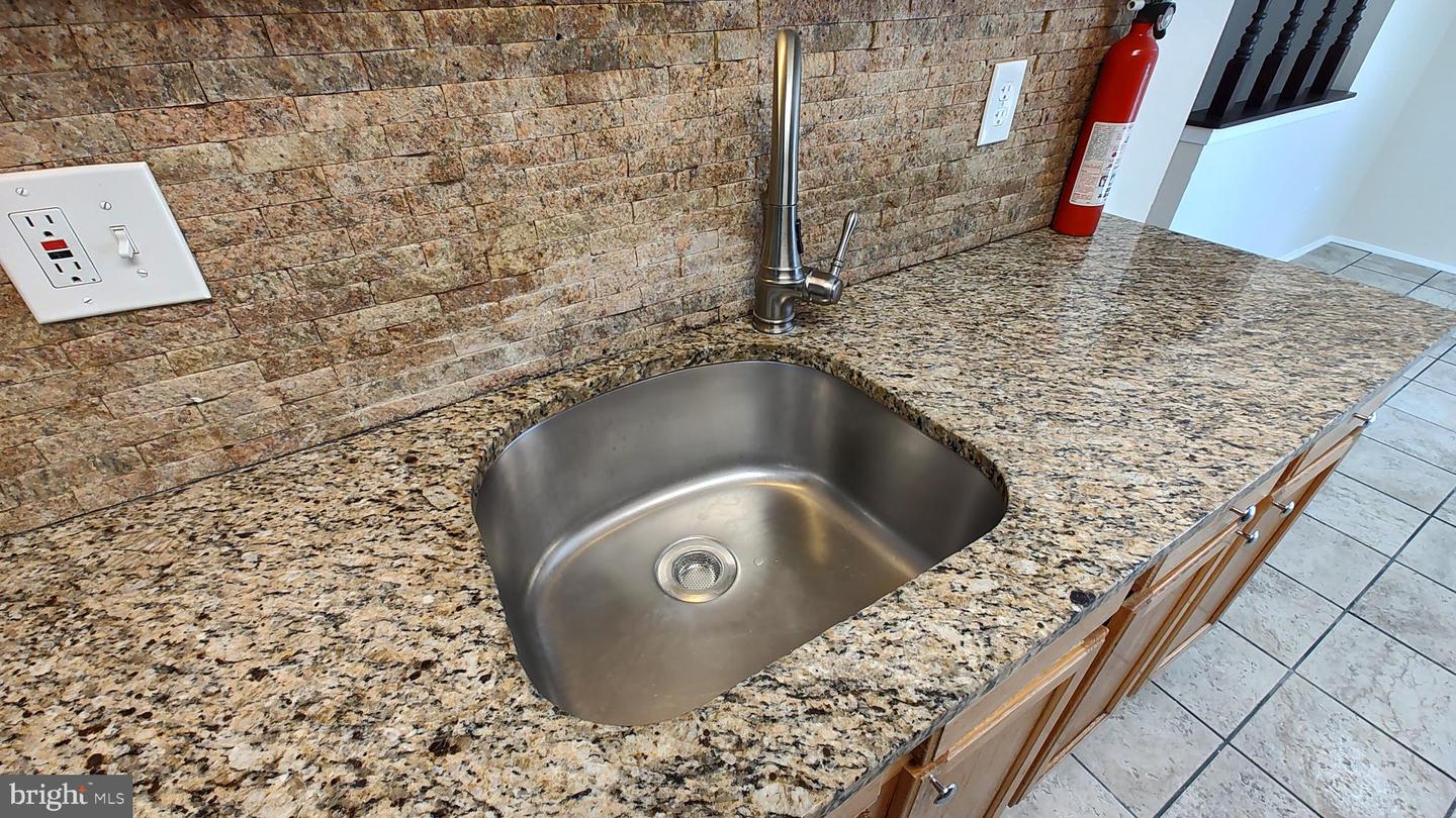 8638 Saxon Cir Property Photo 4