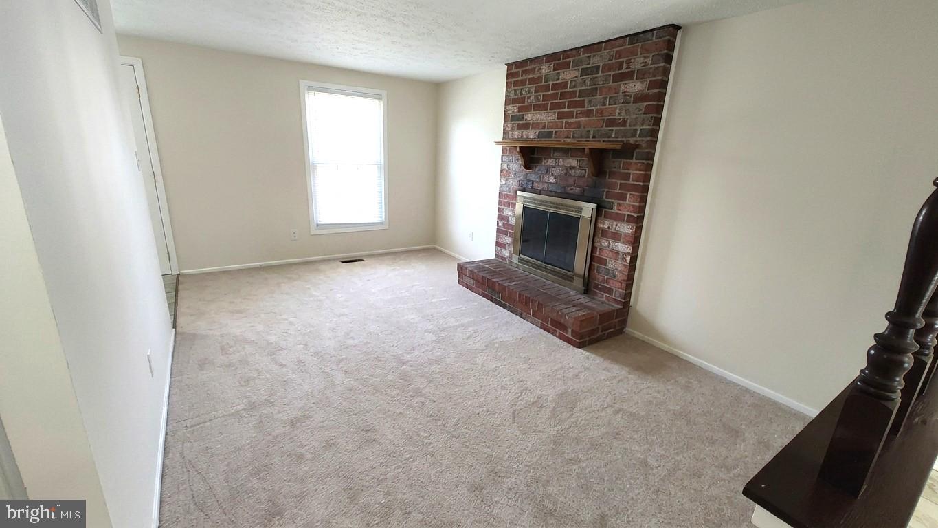 8638 Saxon Cir Property Photo 6