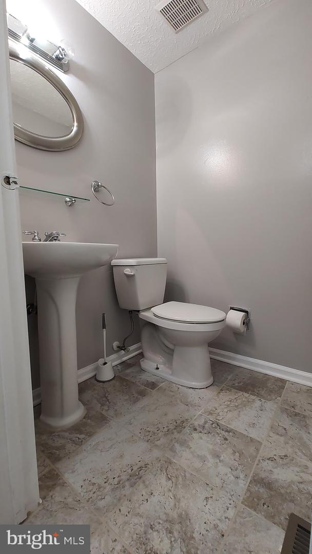 8638 Saxon Cir Property Photo 7