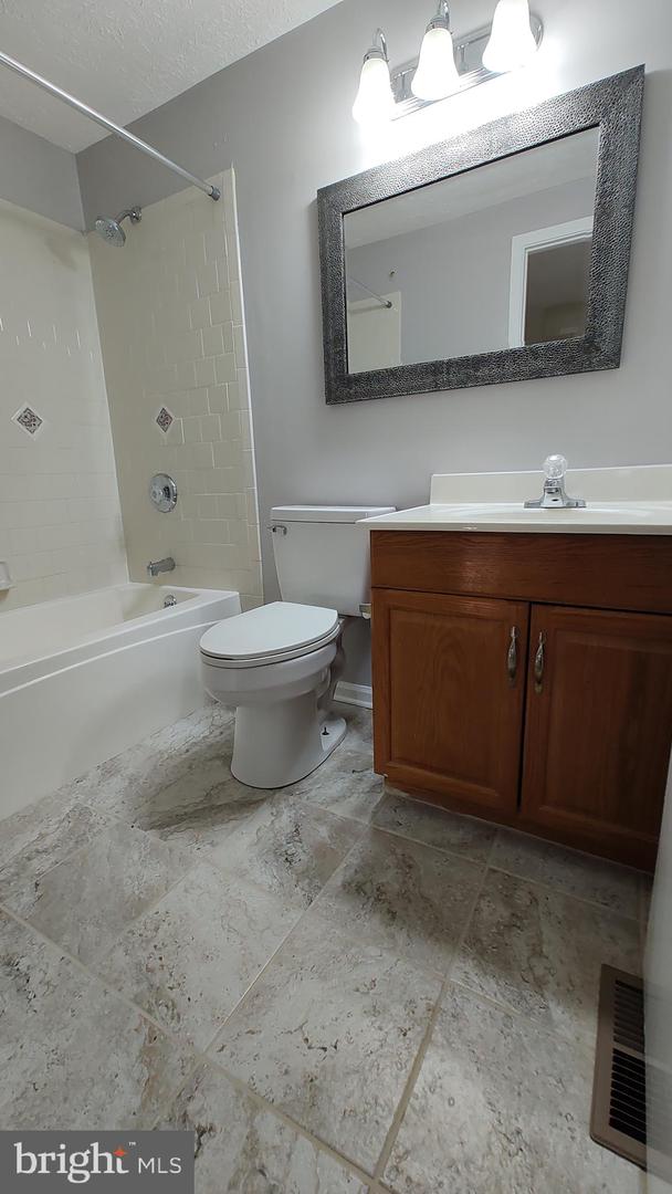 8638 Saxon Cir Property Photo 19