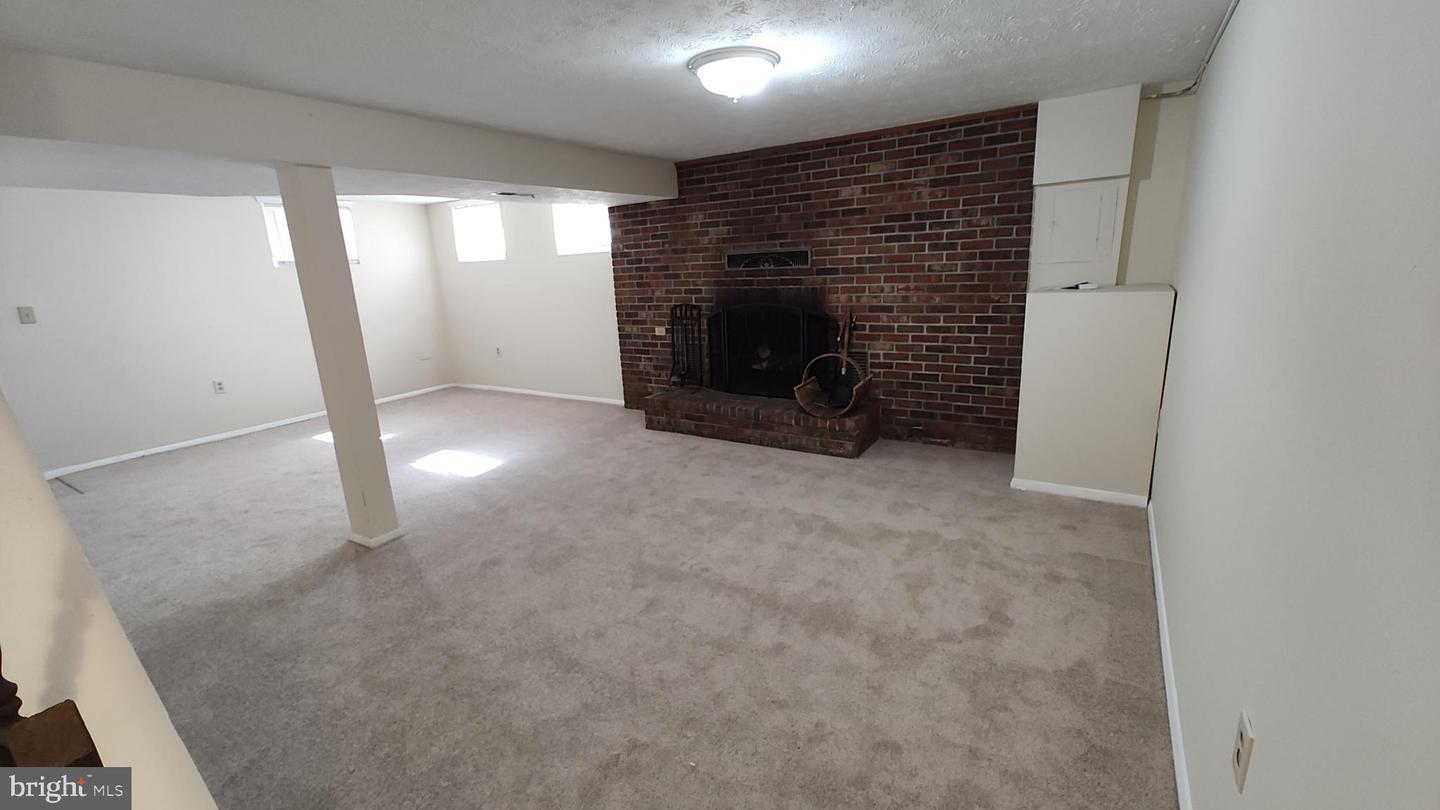 8638 Saxon Cir Property Photo 25