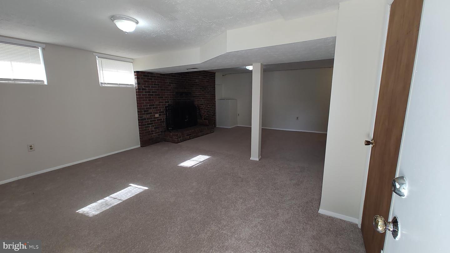8638 Saxon Cir Property Photo 26