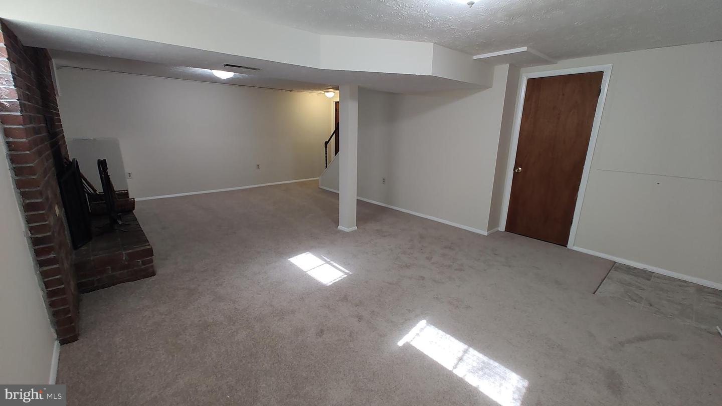 8638 Saxon Cir Property Photo 27