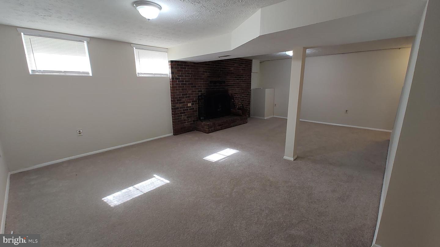 8638 Saxon Cir Property Photo 28
