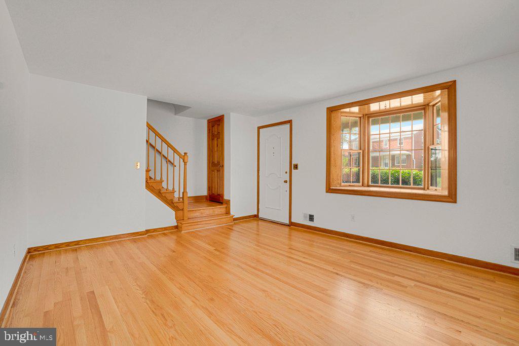 340 Elinor Ave Property Photo 5