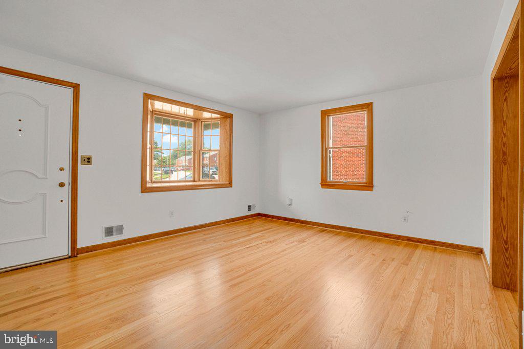 340 Elinor Ave Property Photo 6