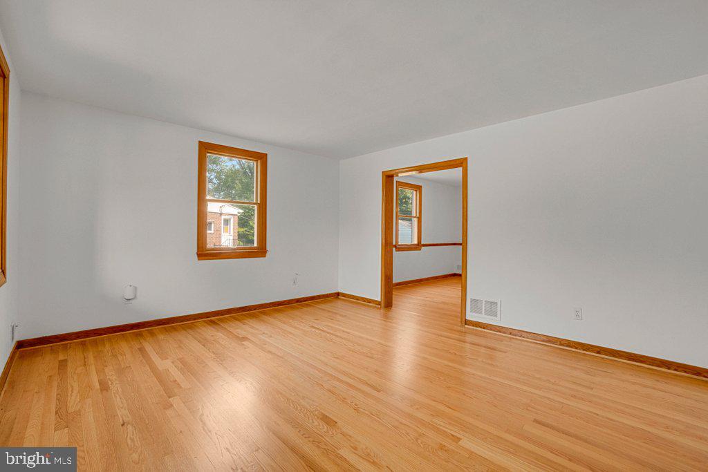 340 Elinor Ave Property Photo 7