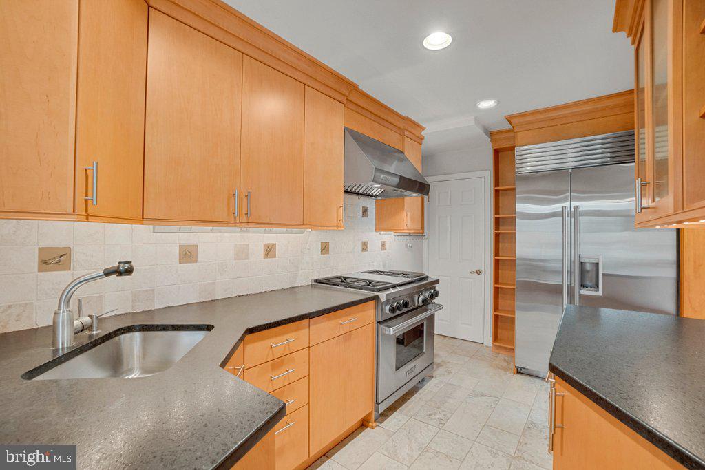 340 Elinor Ave Property Photo 17