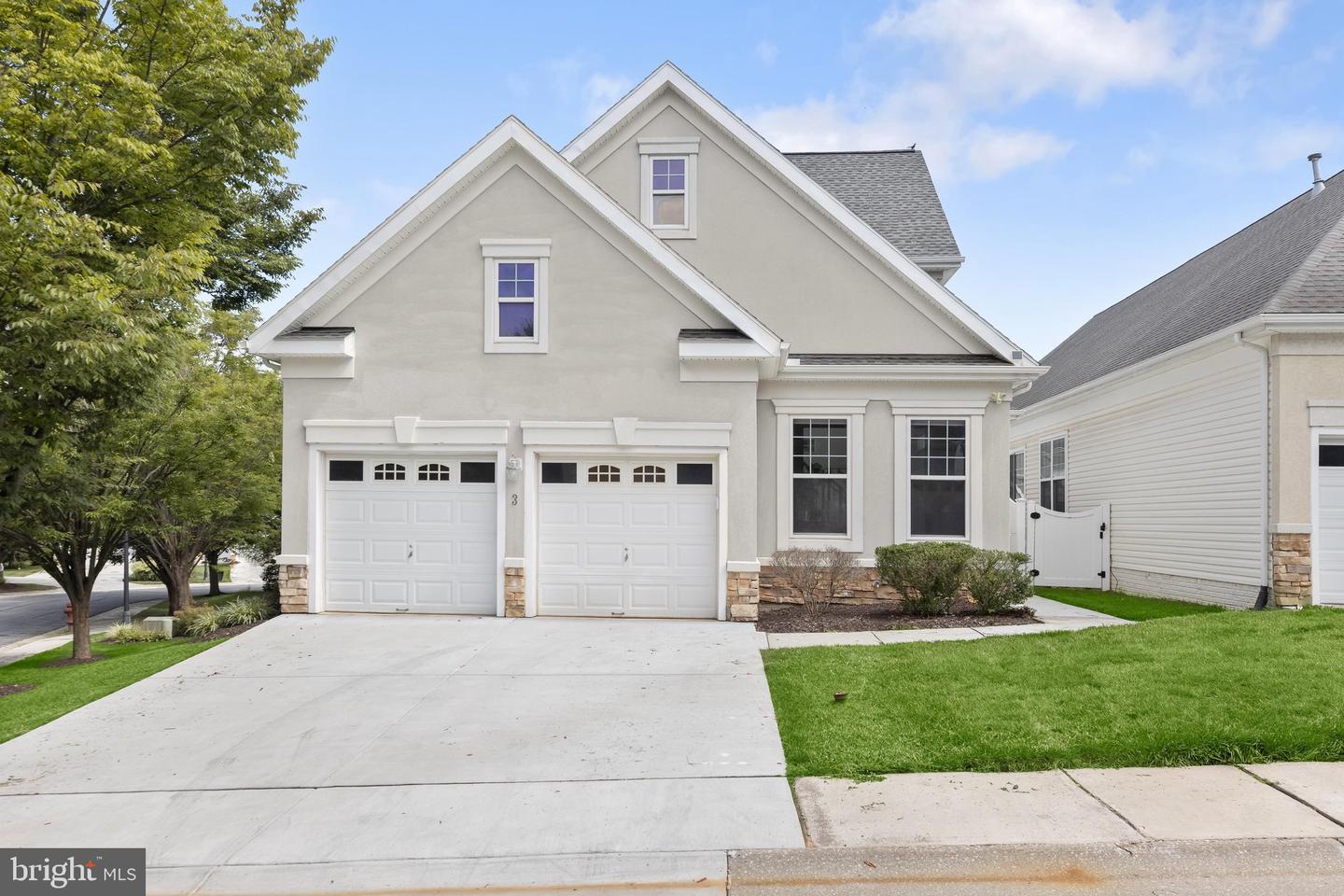 3 DINADEN CIR #3 Property Photo 1