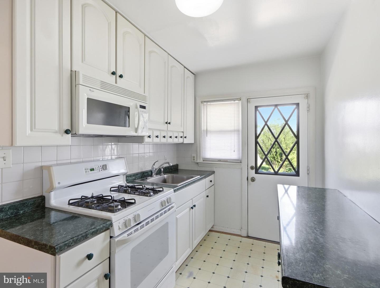 5515 Highridge St Property Photo 8