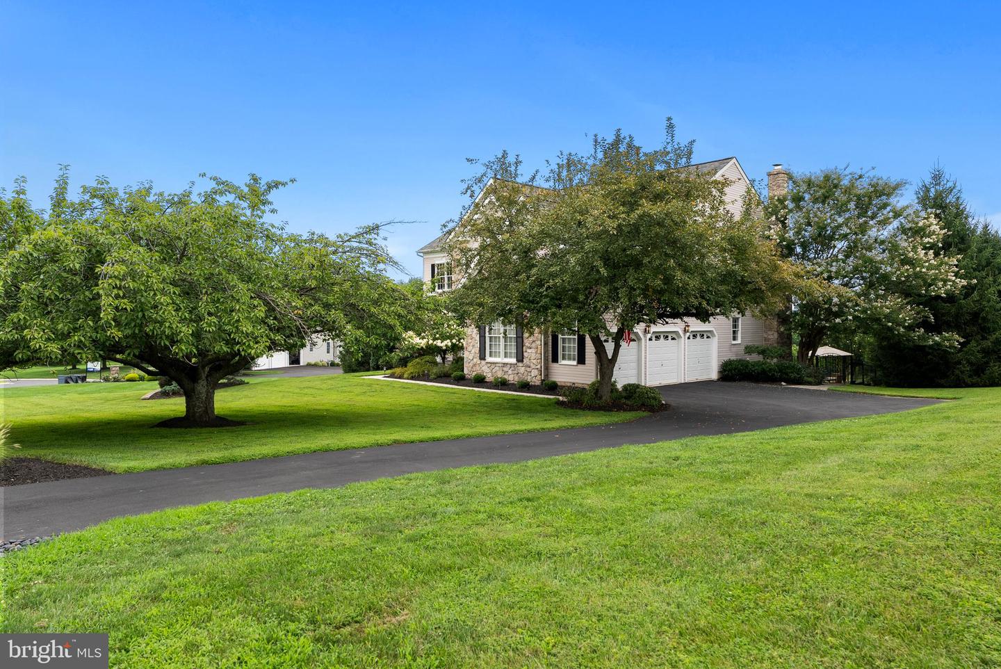 14835 Hunting Way Property Photo 5