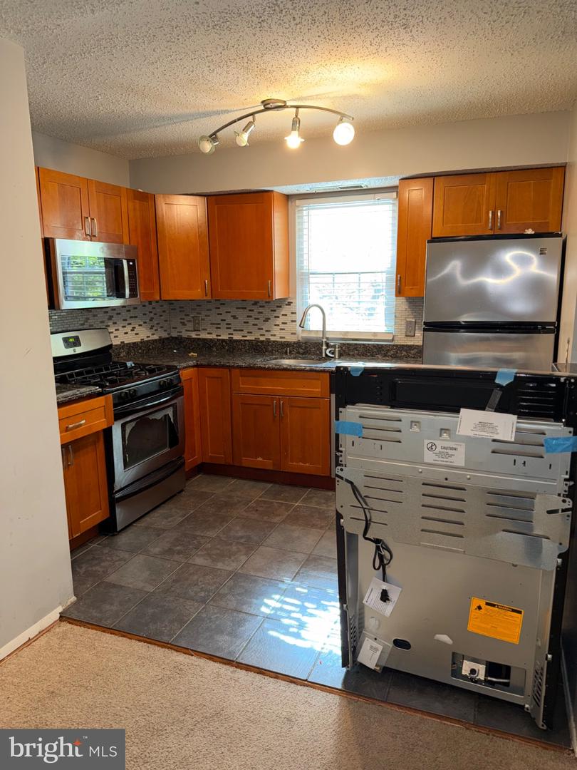 11919 Tarragon Rd #h Property Photo 8