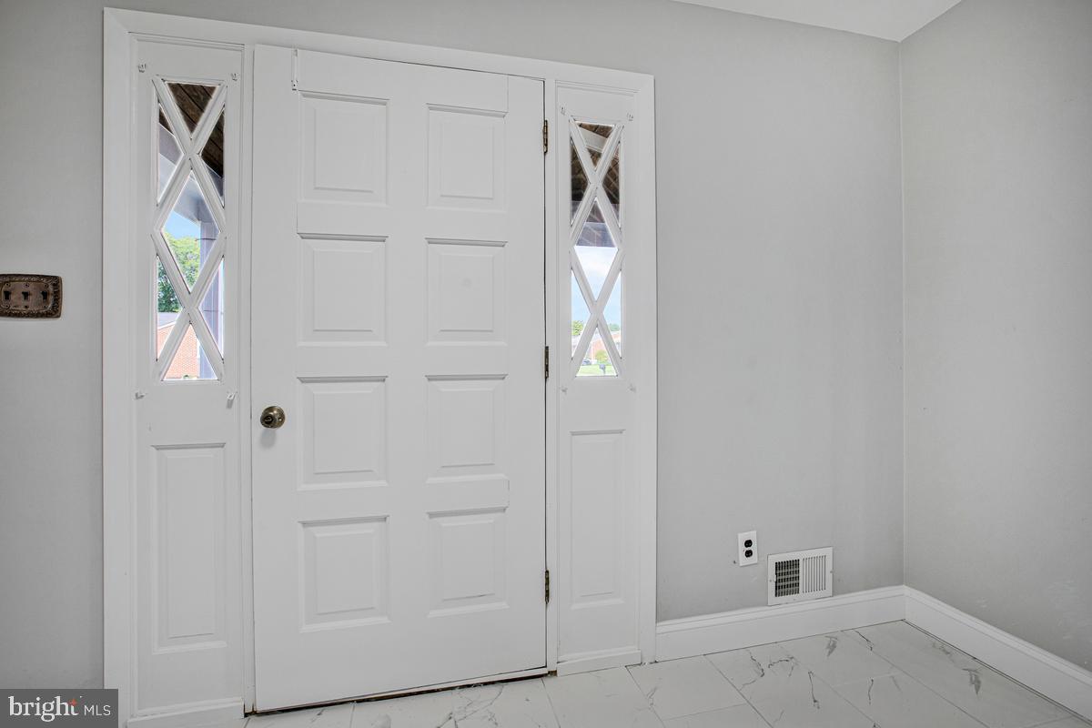 9207 Gardenia Rd Property Photo 6