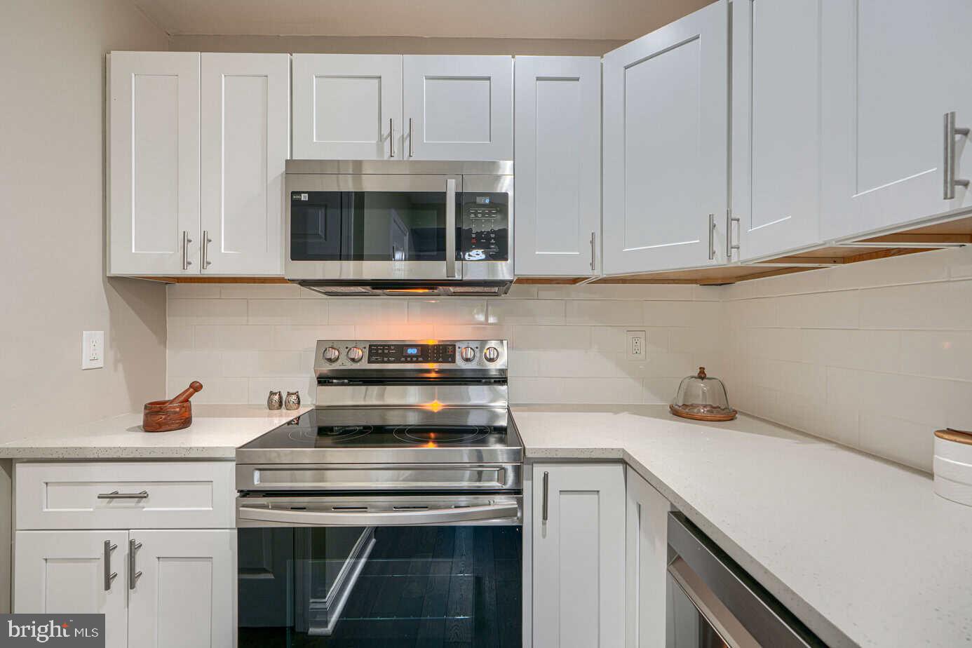 12 Warren Lodge Ct #1-b Property Photo 9