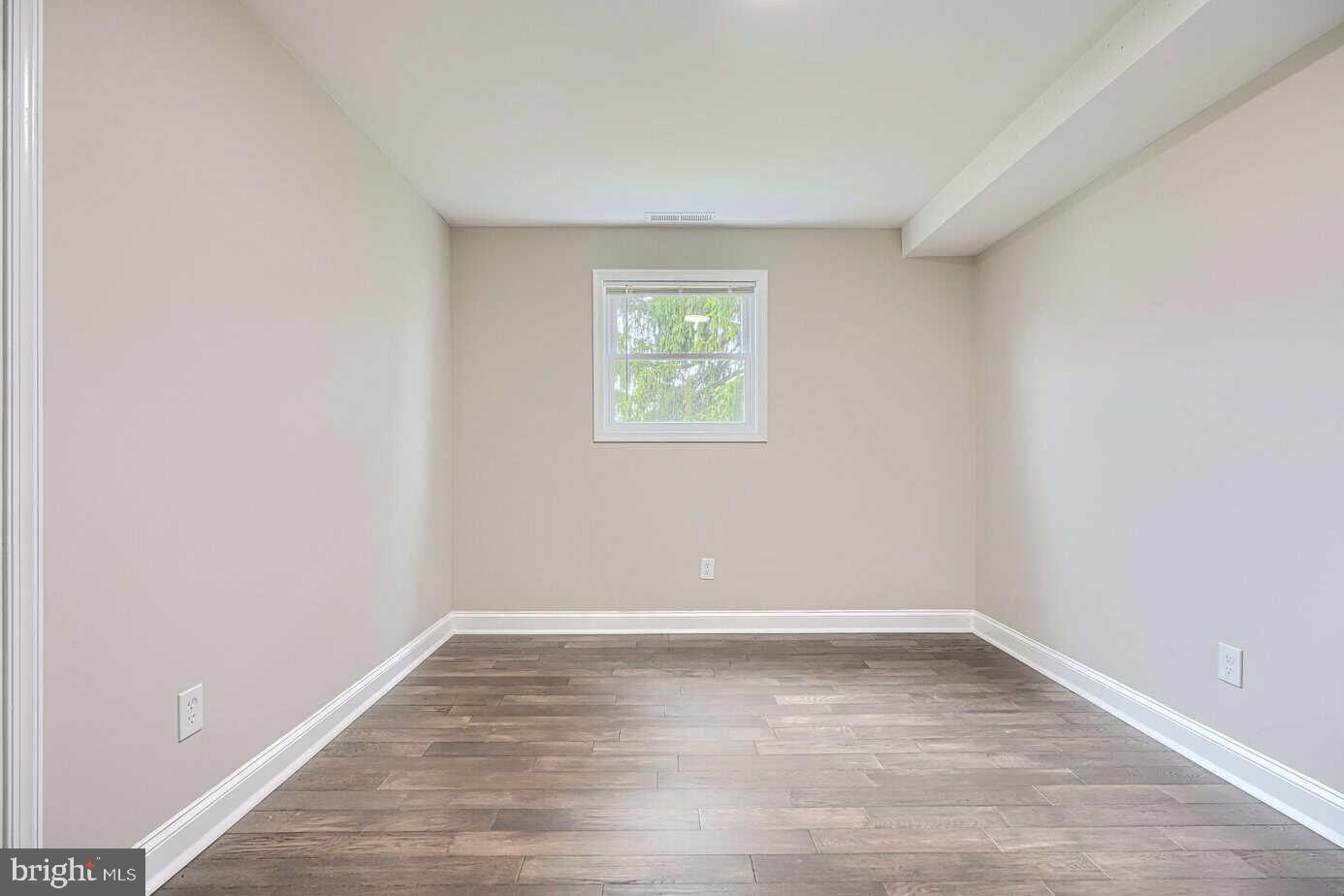 12 Warren Lodge Ct #1-b Property Photo 13