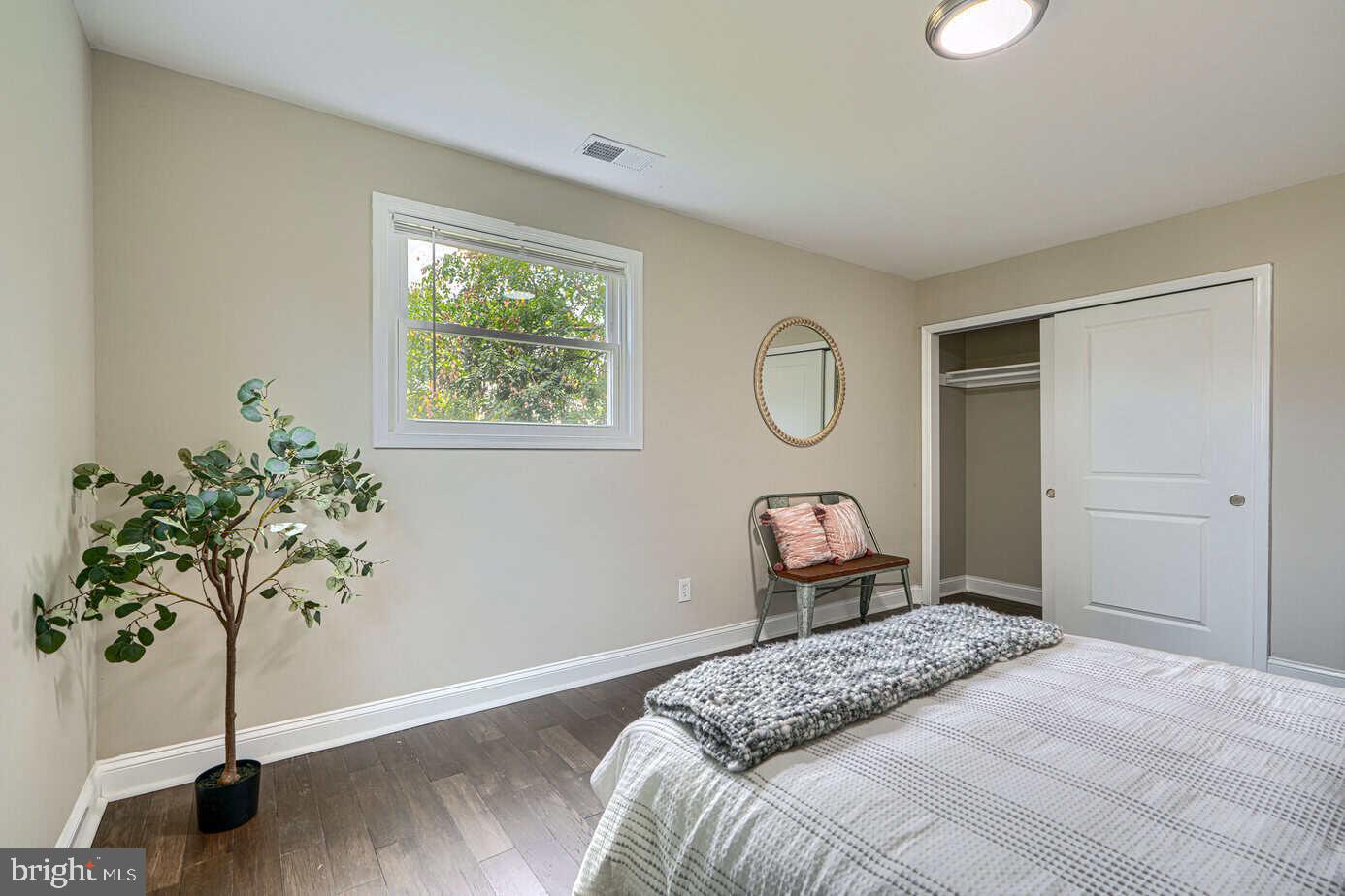 12 Warren Lodge Ct #1-b Property Photo 16