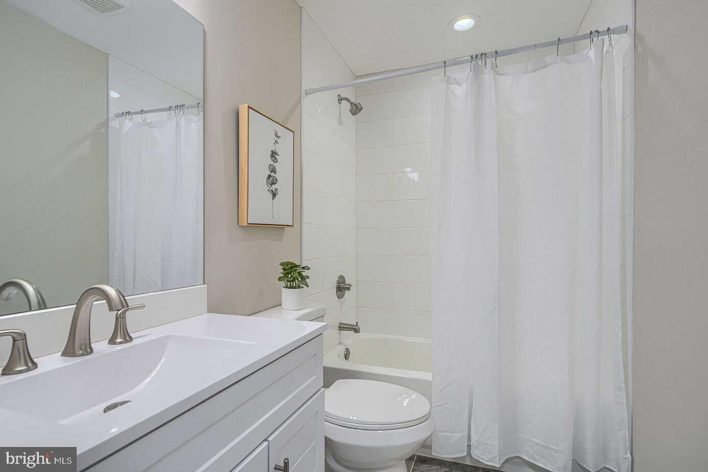 12 Warren Lodge Ct #1-b Property Photo 17