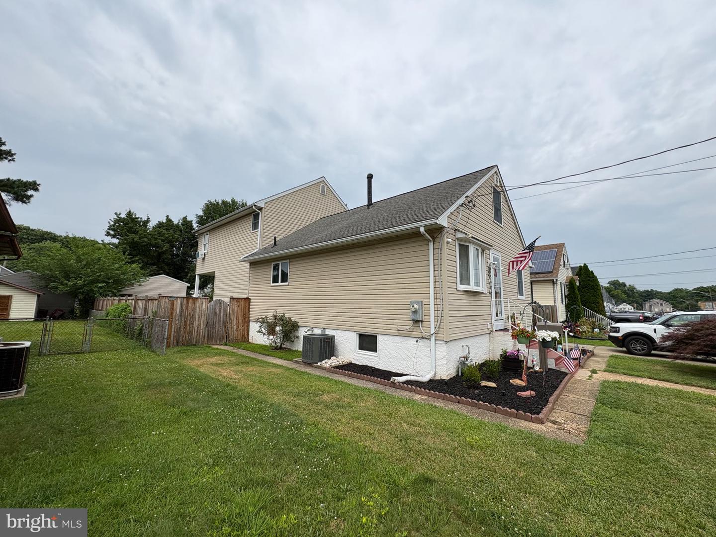942 Woodlynn Rd Property Photo 2