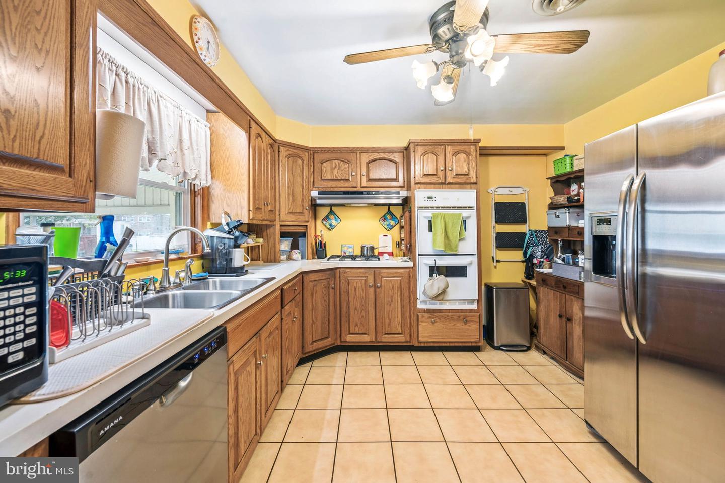 5814 Comstock Ave Property Photo 3