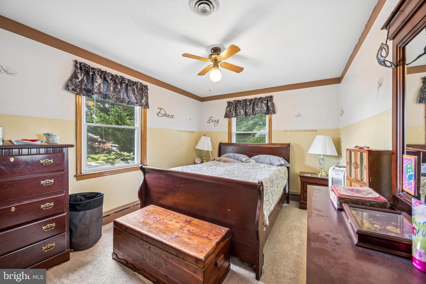 5814 Comstock Ave Property Photo 4