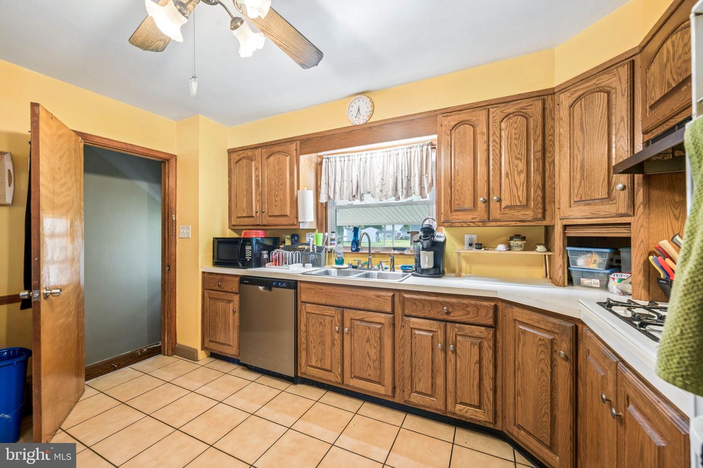5814 Comstock Ave Property Photo 16