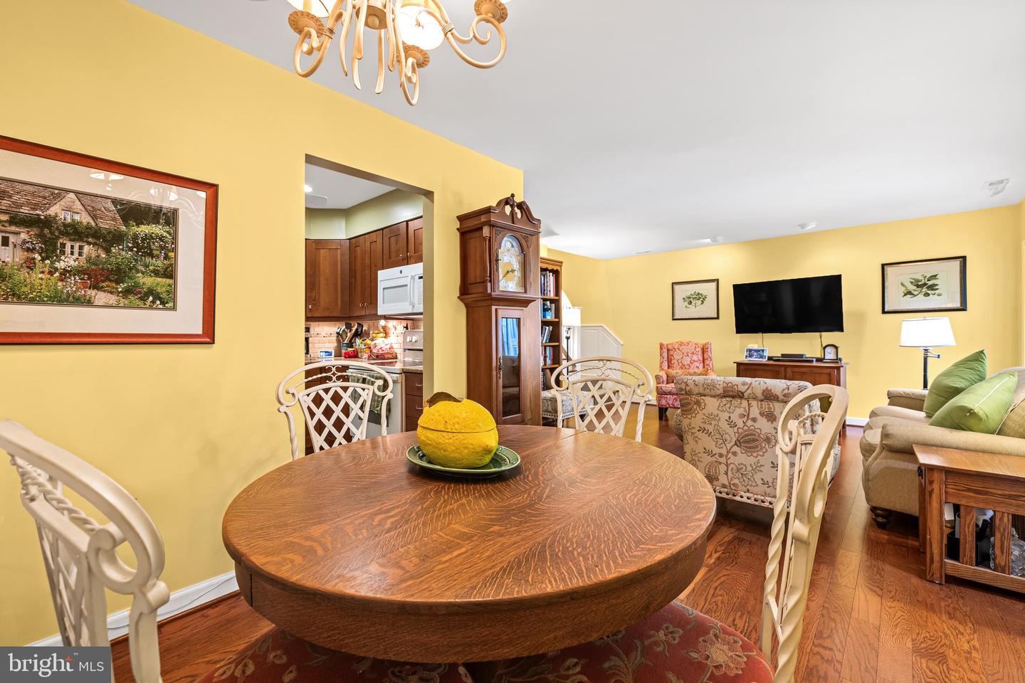 18 Stone Manor Ct Property Photo 7