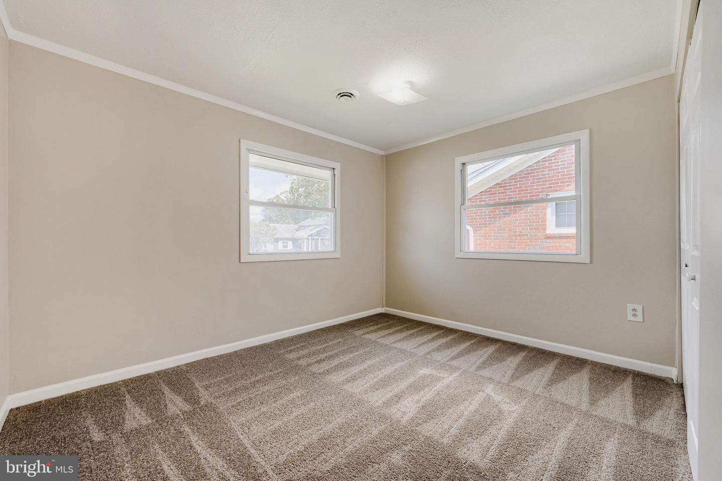 13 Glider Dr Property Photo 16