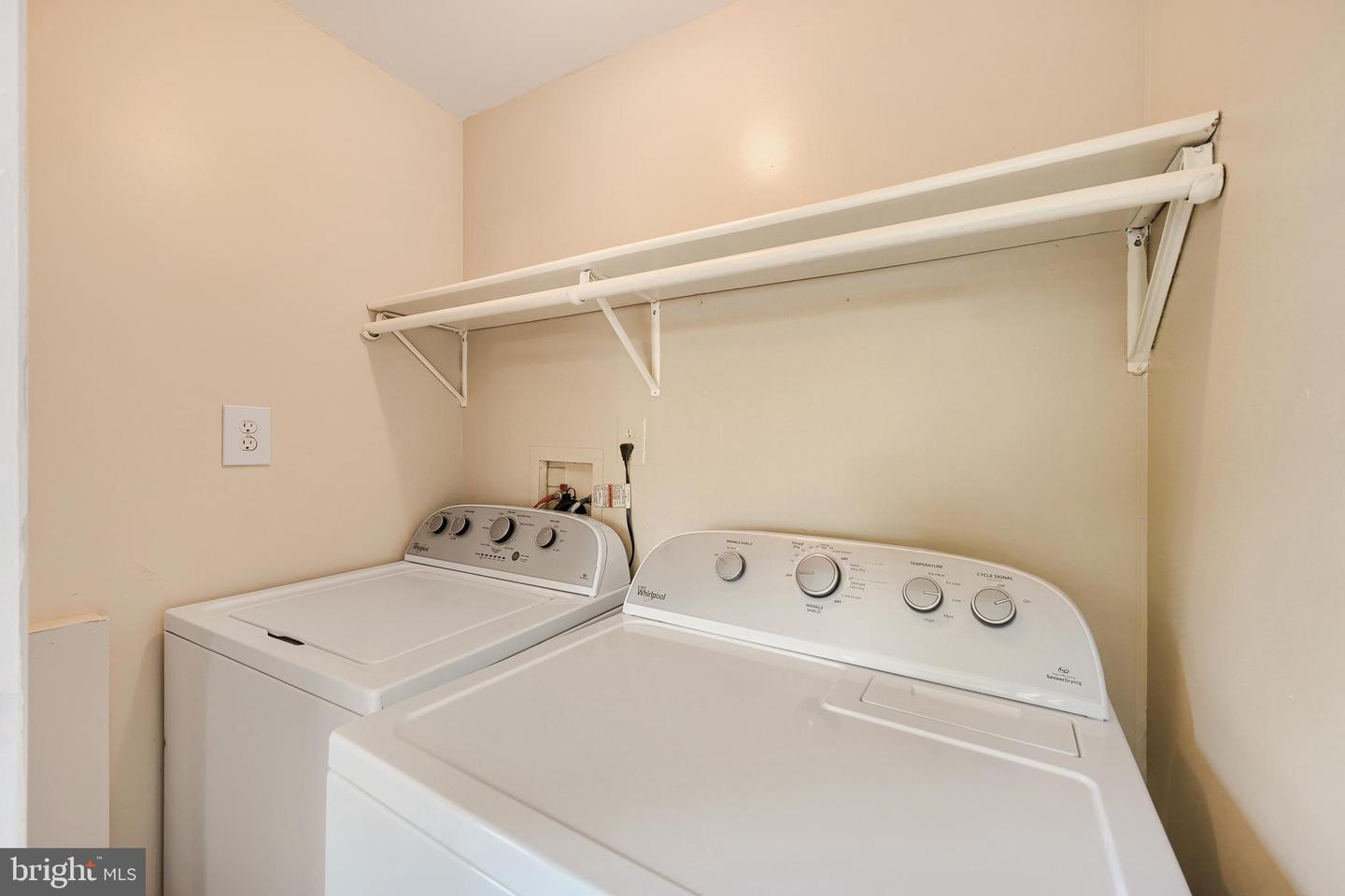 13 Glider Dr Property Photo 18
