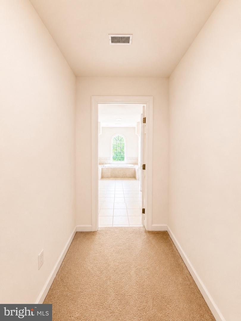 9517 Cross Rd Property Photo 16