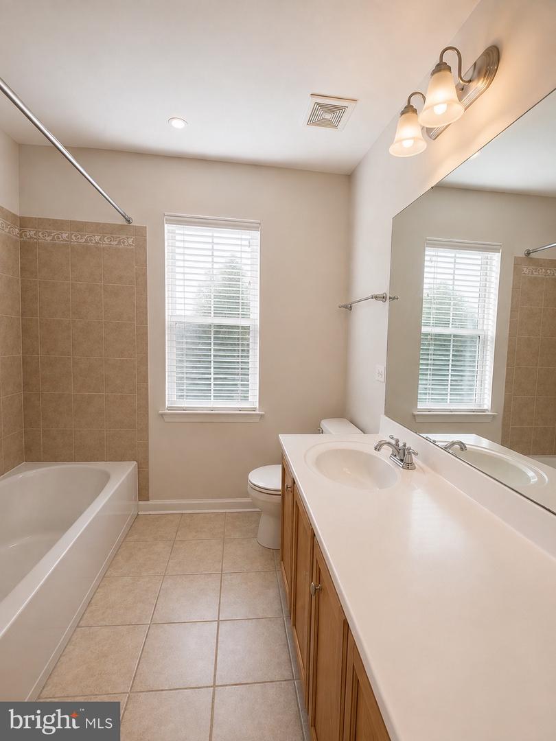 9517 Cross Rd Property Photo 32