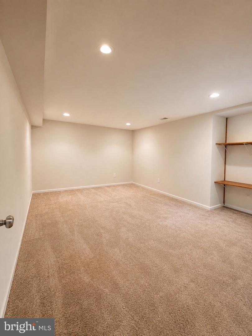 9517 Cross Rd Property Photo 33