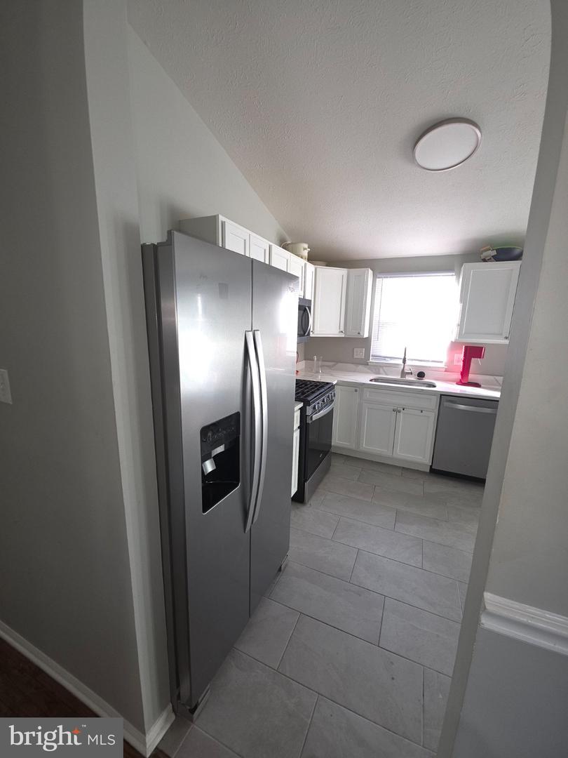8136 Milford Garden Dr Property Photo 4
