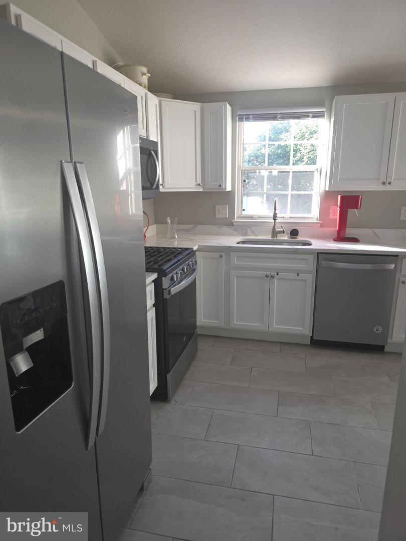 8136 Milford Garden Dr Property Photo 5