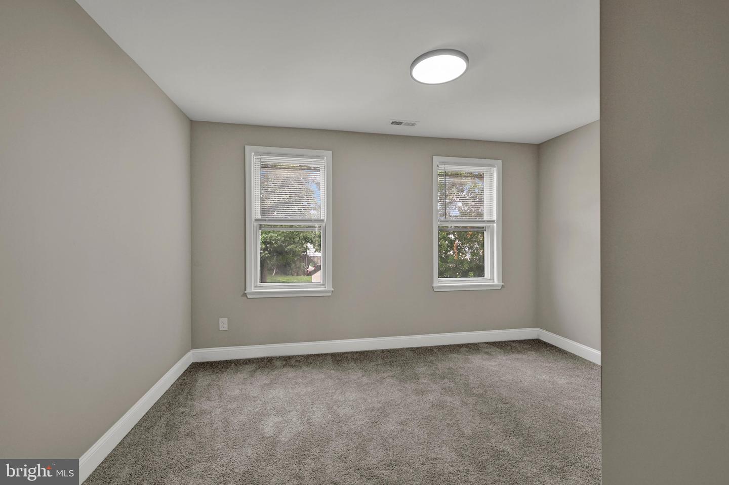 7904 Roseland Ave Property Photo 16
