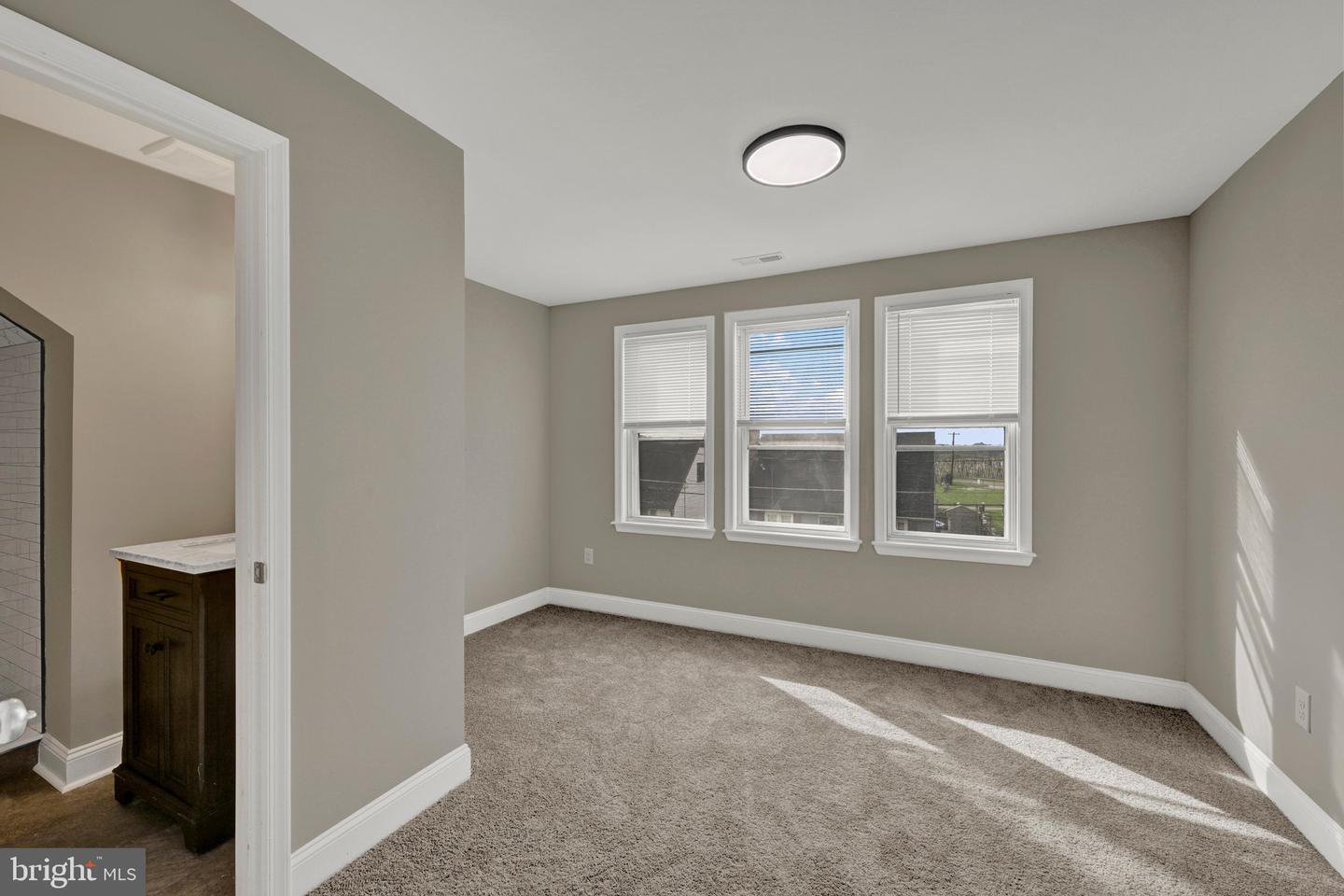 7904 Roseland Ave Property Photo 21