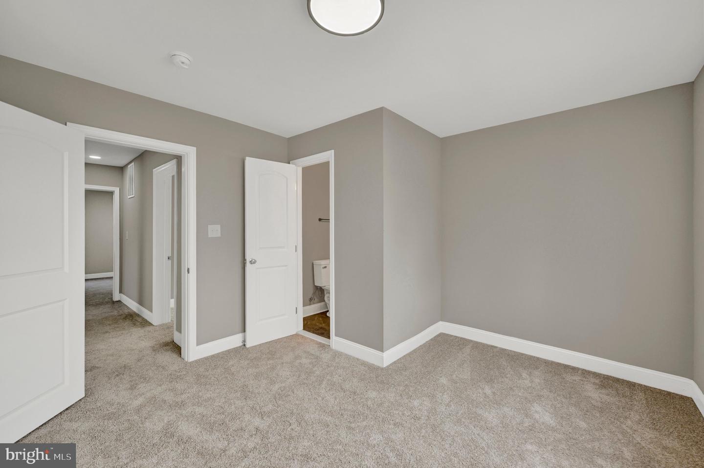 7904 Roseland Ave Property Photo 22