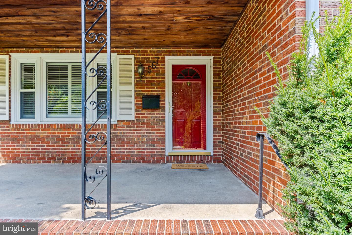 567 Brook Rd Property Photo 4