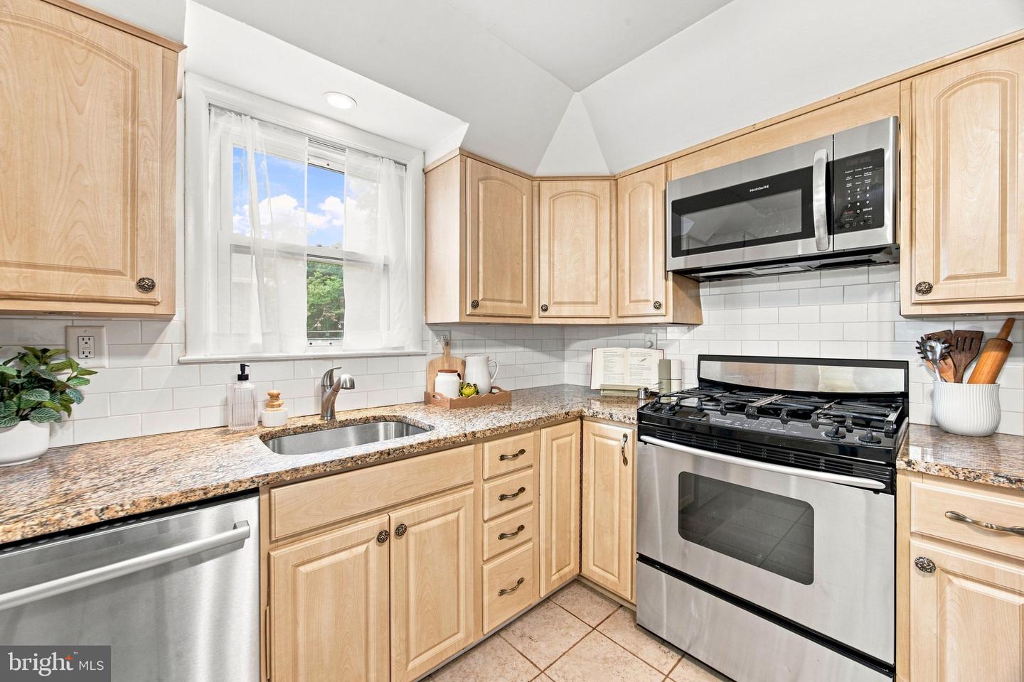 567 Brook Rd Property Photo 11