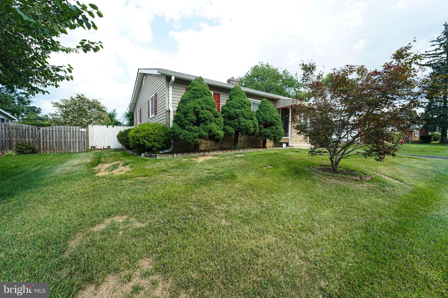 1223 Black Friars Property Photo 3