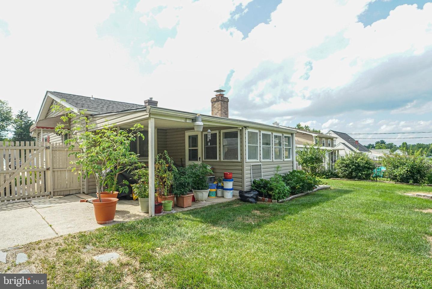 1223 Black Friars Property Photo 5