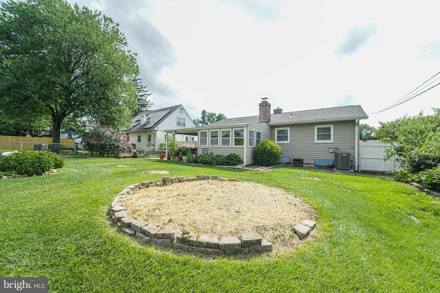 1223 Black Friars Property Photo 6