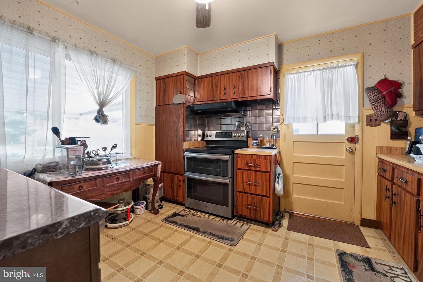 1223 Black Friars Property Photo 12
