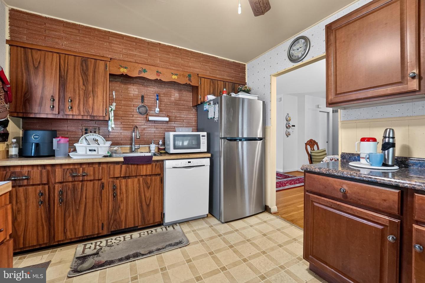 1223 Black Friars Property Photo 14