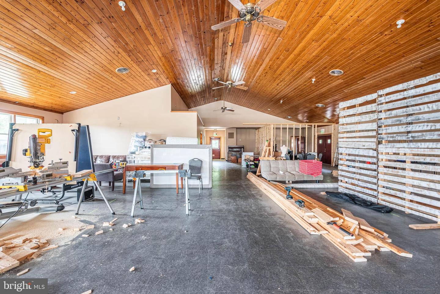 19220 Property Photo 8