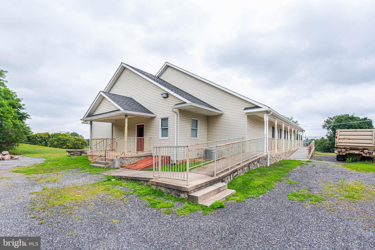 19220 Property Photo 16