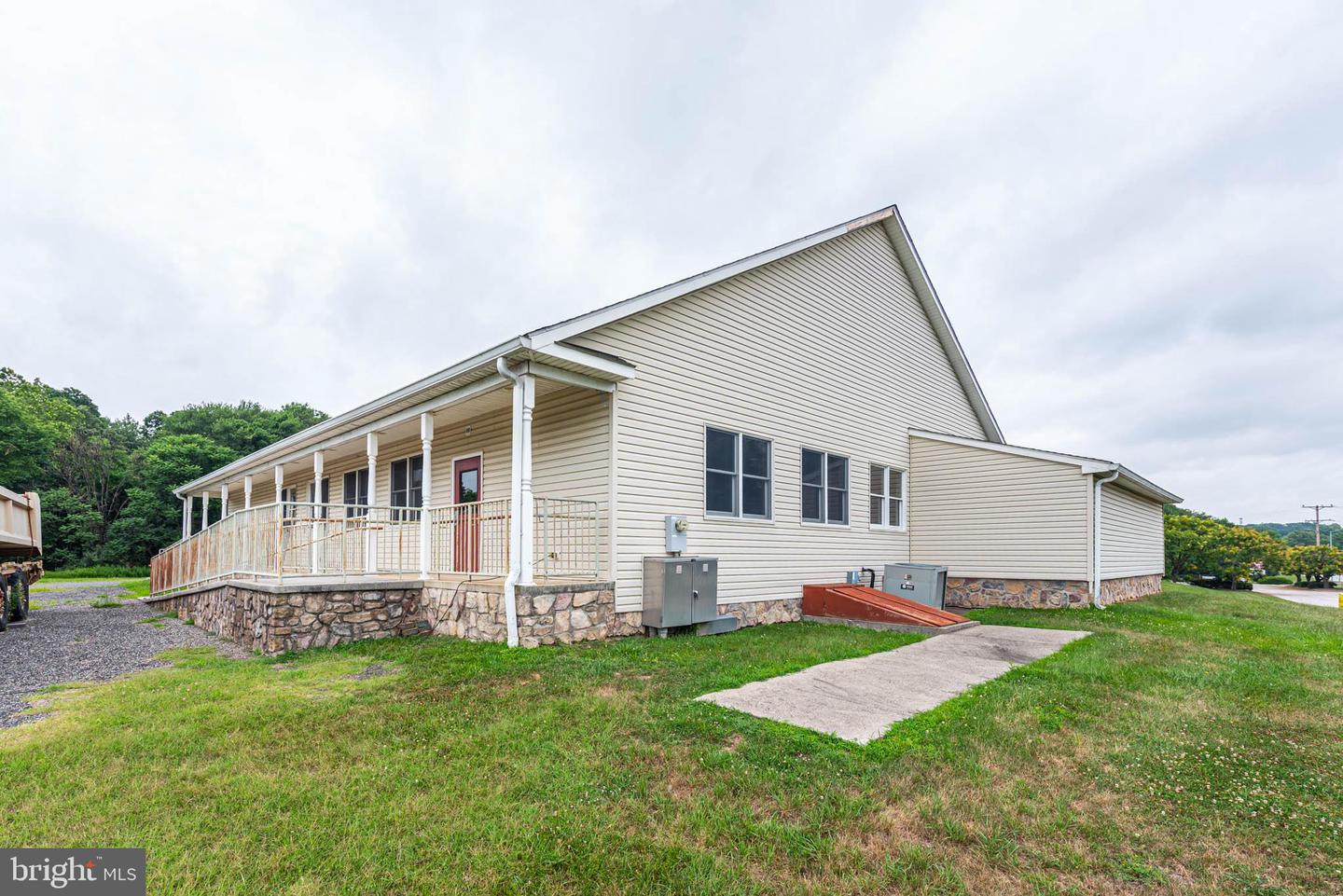 19220 Property Photo 17