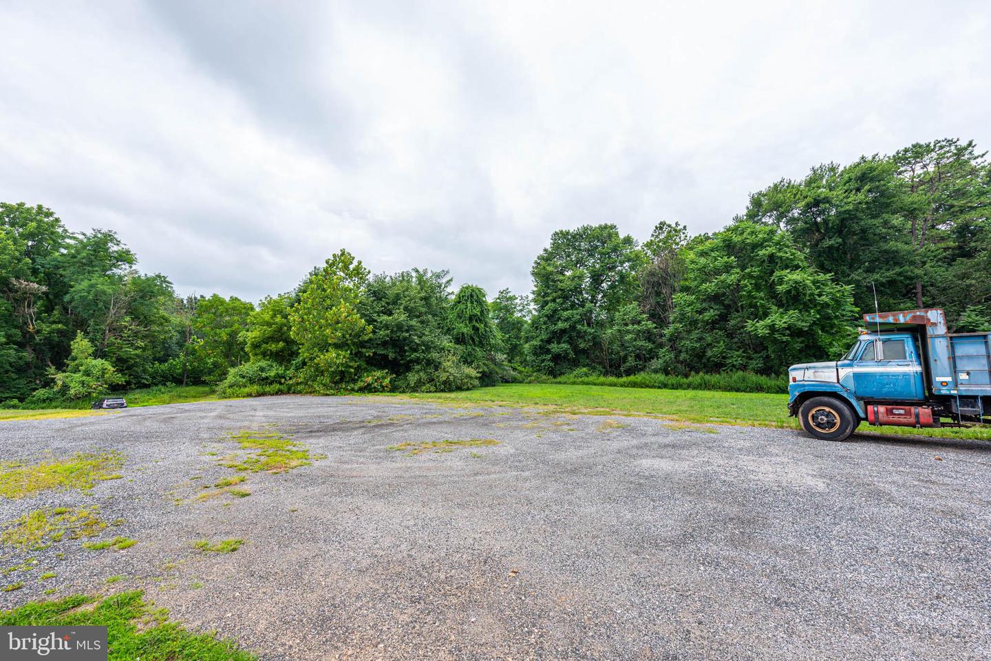 19220 Property Photo 21