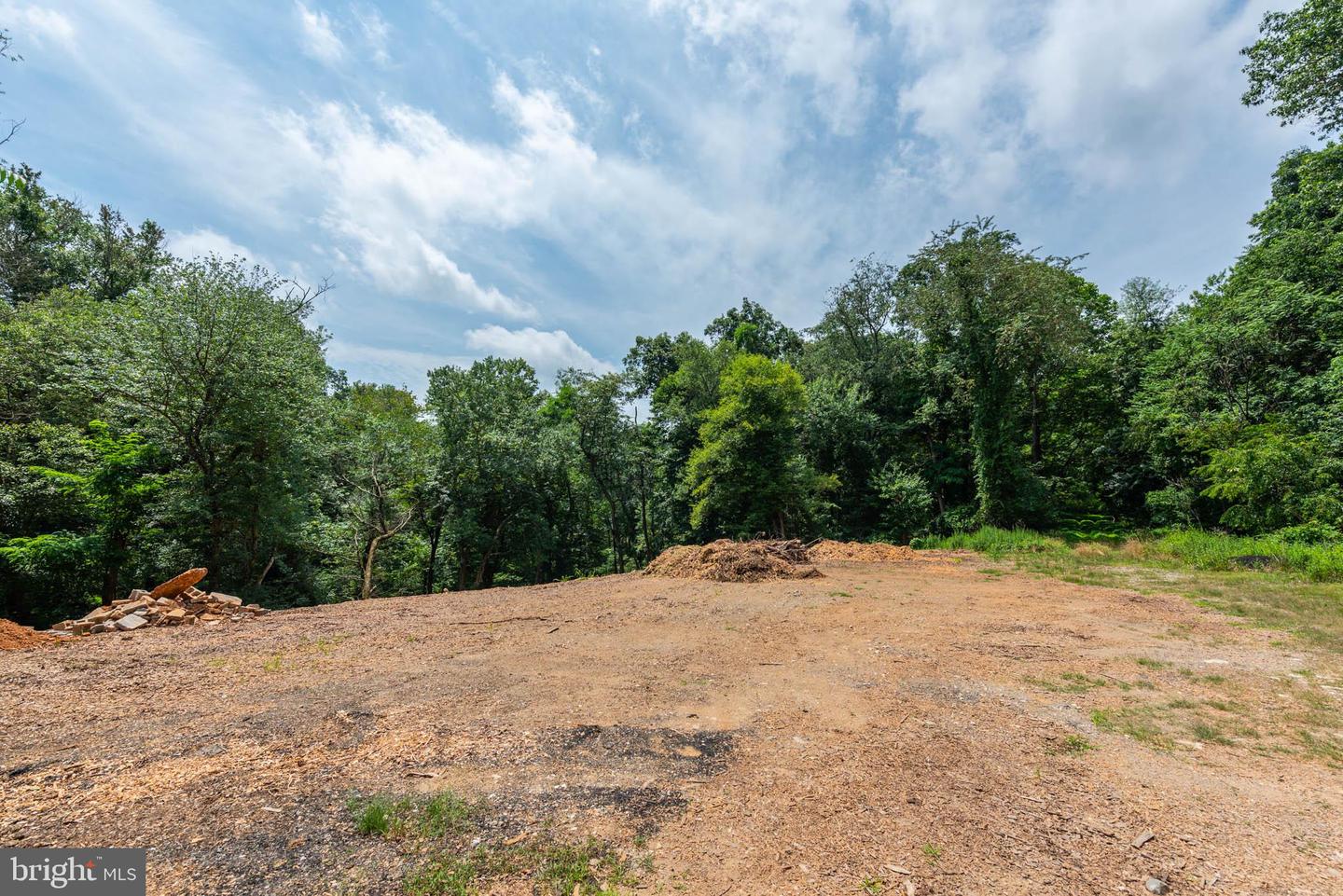 19220 Property Photo 23