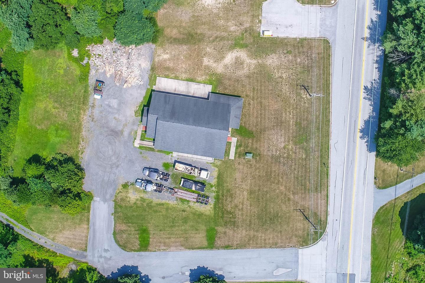 19220 Property Photo 27