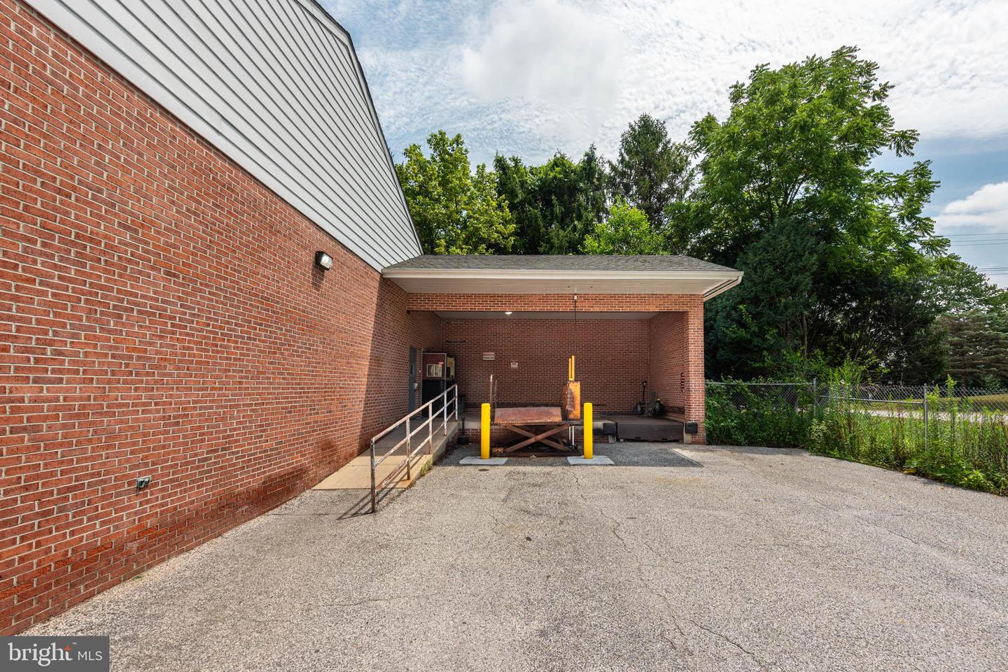 19220 Property Photo 33